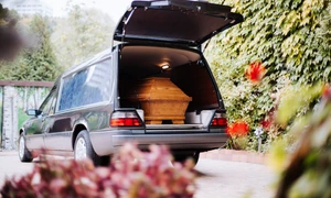 Servicii funerare inmormantare shutterstock 1719686554 jpg