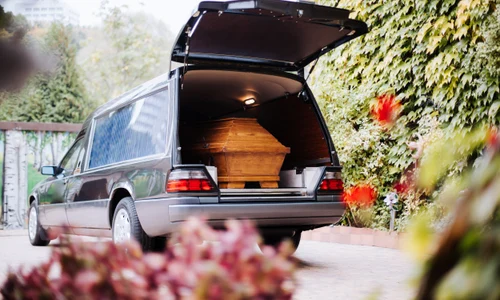 Servicii funerare inmormantare shutterstock 1719686554 jpg