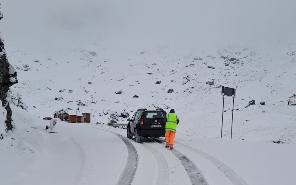 A nins din nou pe Transfăgărășan. Autoritățile promit deschiderea „până la sfârșitul acestei luni”