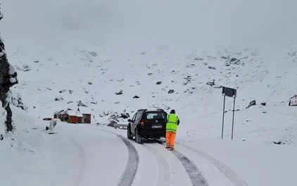 Pe Transfăgărășan s-a depus un strat de zăpadă FOTO: Facebook / DRDP Brașov