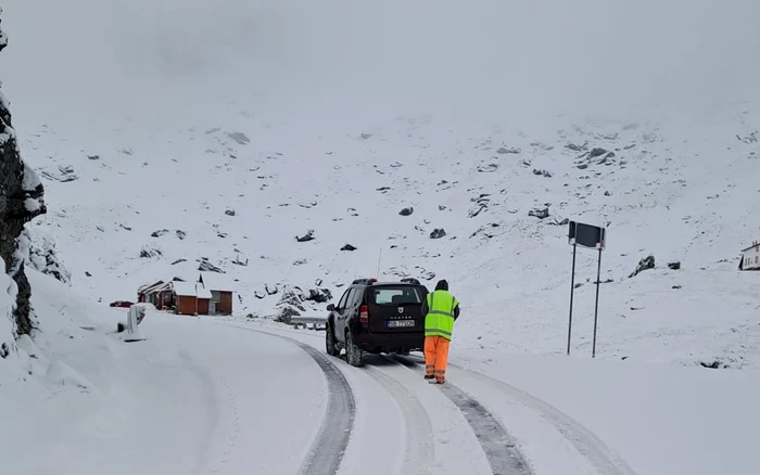 A nins din nou pe Transfăgărășan. Autoritățile promit deschiderea „până la sfârșitul acestei luni”