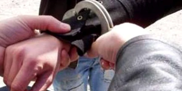 Poliţiştii suspectaţi de luare de mită au fost reţinuţi