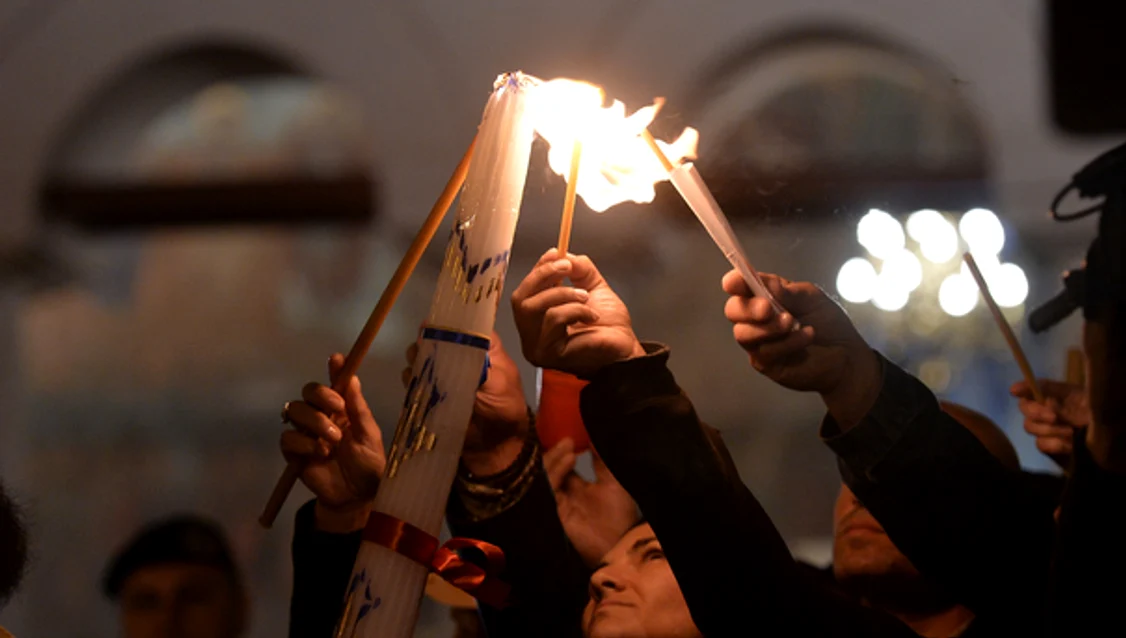 Lumina Sfântă - FOTO: Arhiepiscopia Târgoviștei
