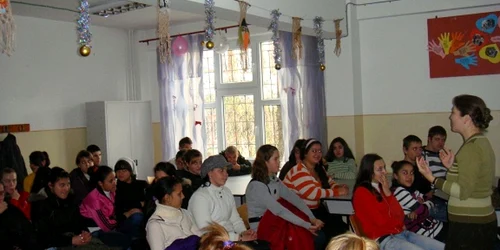 Elevii de la Colegiul Tehnic "Edmond Nicolau" au fost informaţi cu privire la consecinţele consumului de droguri