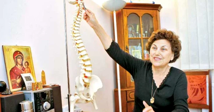 Maria Kant este printre puţinii medici din România care practică procedura numită chiroterapie  