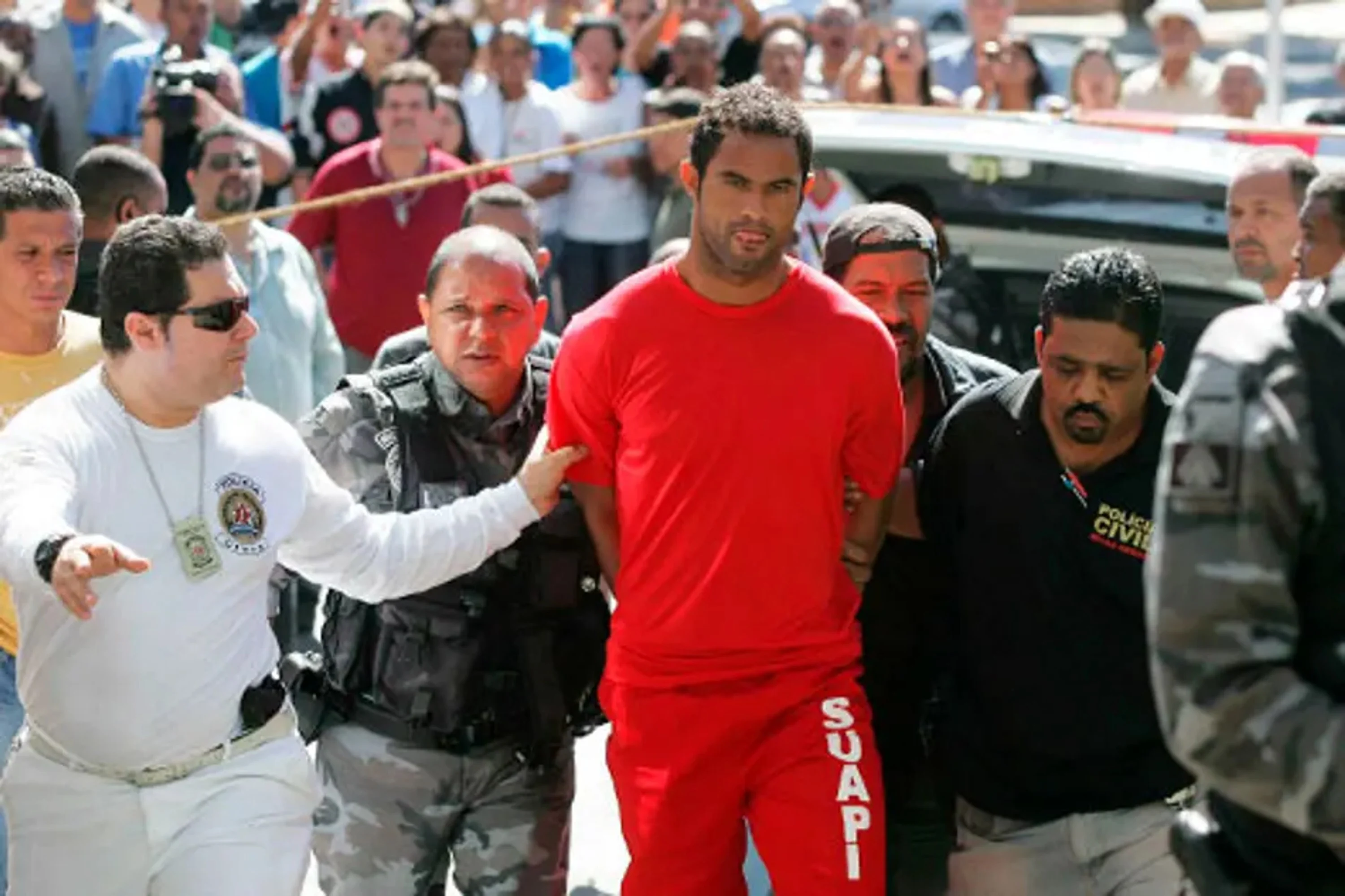 Fotbalistul care și-a tranșat iubita și a aruncat-o la câini a semnat cu o echipă care are în lot patru jucători acuzați de viol