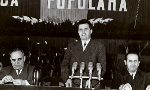 Nicolae Ceaușescu vorbește la Constanța, în prezența lui Gheorghe Gheorghiu Dej (©„Fototeca online a comunismului românesc”, cota: 24/1958)