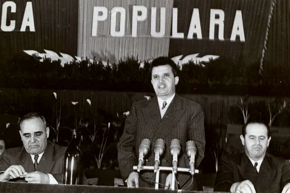 Nicolae Ceaușescu vorbește la Constanța, în prezența lui Gheorghe Gheorghiu Dej (©„Fototeca online a comunismului românesc”, cota: 24/1958)