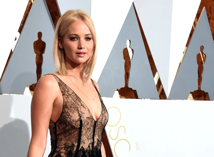 Jennifer
Lawrence a câştigat trofeul pentru „actriţa de film preferată“, graţiei
interpretării din ultimul film din seria „Jocurile foamei“ FOTO
GettyImages/Gulliver