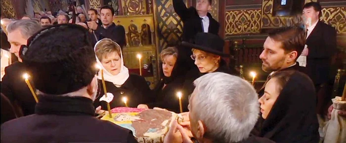 Colivă cu chipul Regelui şi în culorile tricolorului