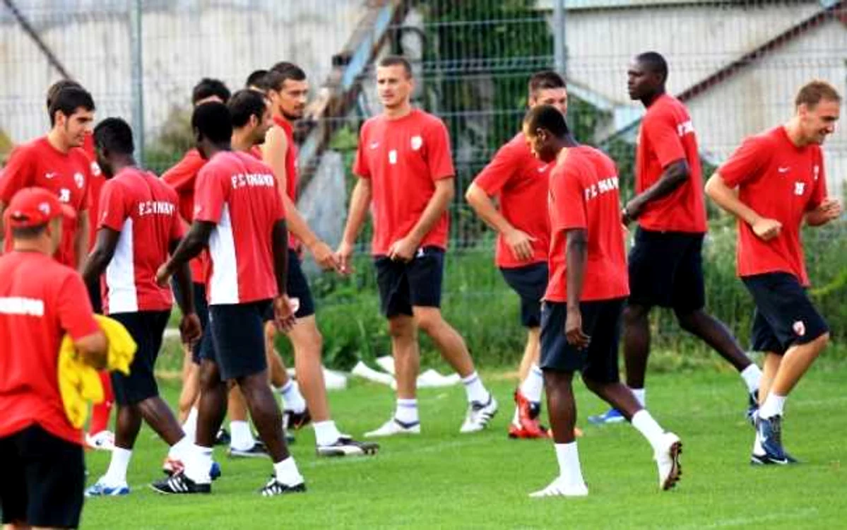 FOTBAL: Dinamoviştii ar putea fi obligaţi să vină la program: 8 ore pe zi!