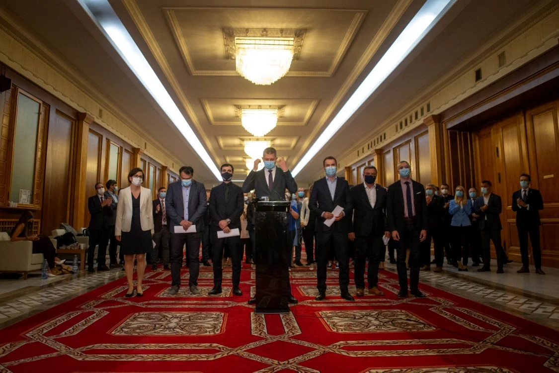 USR PLUS lasă Coaliţia în doar două partide. Moţiunea de cenzură încă se lasă aşteptată FOTO Inquam Photos / Ilona Andrei