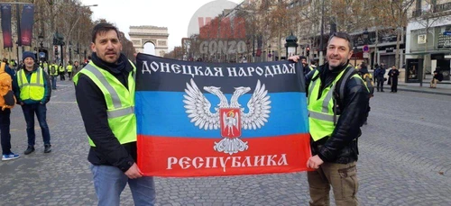 Extremişti pro-ruşi la protestul din Paris FOTO Canalul WarGonzo de pe Telegram/unian.info