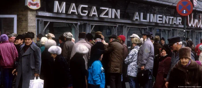 Coadă la alimente în ianuarie 1990, la scurt timp după Revoluție