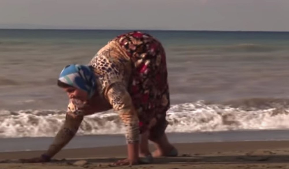Cazul straniu familiei din Turcia care a mers întreaga viață „în patru labe”. Oamenii de știință nu au explicație VIDEO