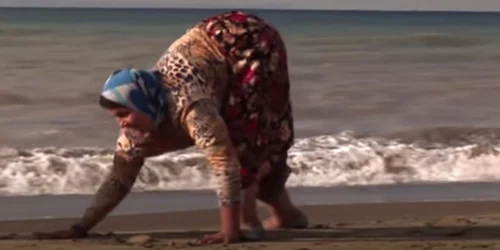 O familie din Turcia se deplasează „în patru labe” Foto Captură video YouTube1 jpg