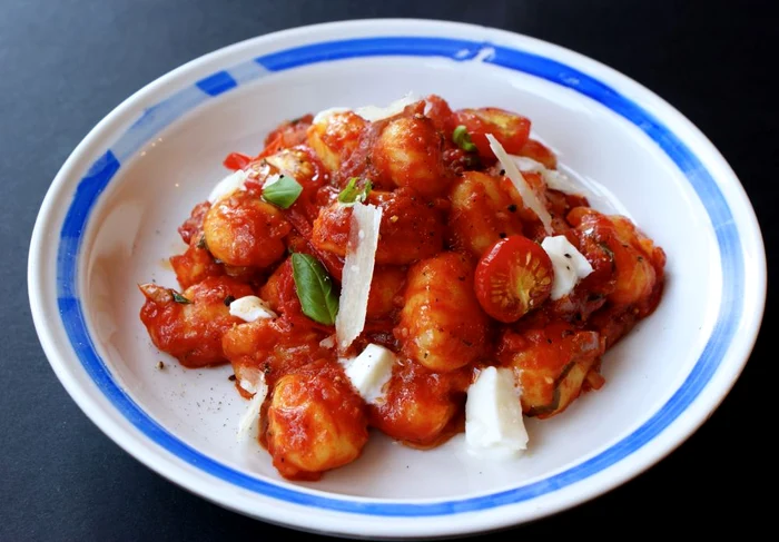 gnocchi cu sos de rosii jpeg