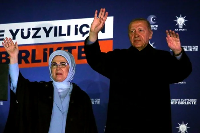 Recep Tayyip Erdogan, alături de soția sa, Emine Foto Profimedia