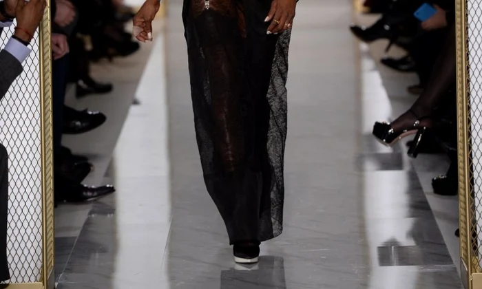 naomi campbell podium fashion week jpeg