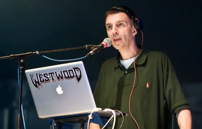 Tim Westwood este acuzat că ar fi întreținut relații sexuale cu minore