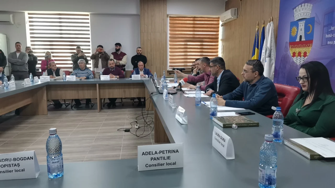 Scandal la vârful Primăriei Slatina. Secretarul general îl acuză pe Mario De Mezzo de agresiune: „M-a urmărit la baie și m-a îmbrâncit”