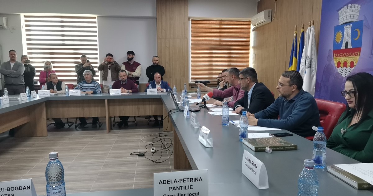 Scandal la vârful Primăriei Slatina. Secretarul general îl acuză pe Mario De Mezzo de agresiune: „M-a urmărit la baie și m-a îmbrâncit”