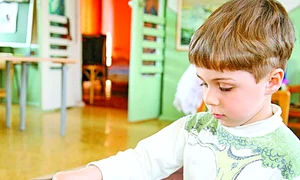 Spală jucăriile copilului cu  detergent cel  puţin o dată  pe lună jpeg