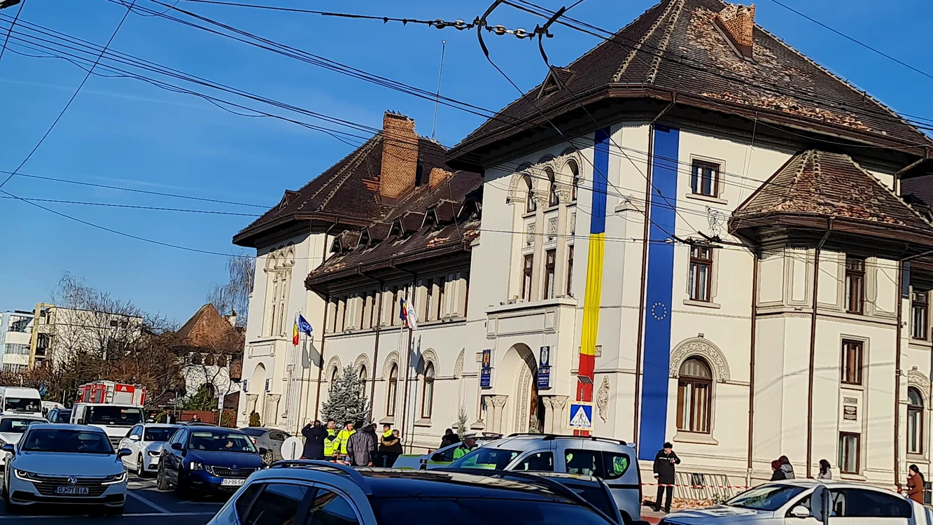 Primăria Târgu Jiu a fot afectată de cutremur Foto: Partidul Verde