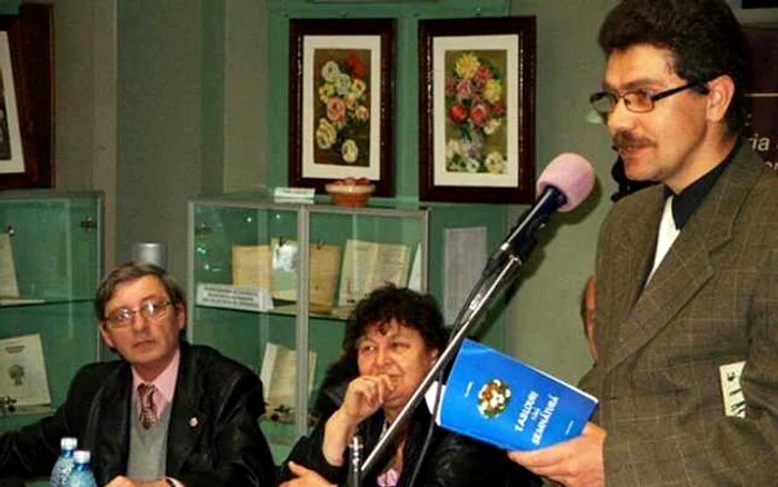 În aula bibliotecii vor fi prezenţi cei mai talentaţi poeţi buzoieni FOTO: universulprieteniei.org