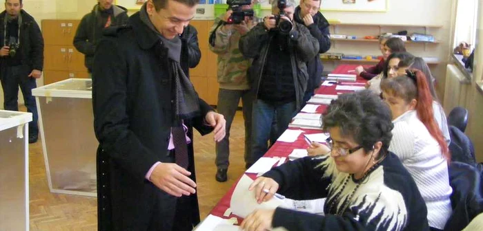 Viceprimarul Sorin Grindeanu la vot. FOTO: Vali Silaghi