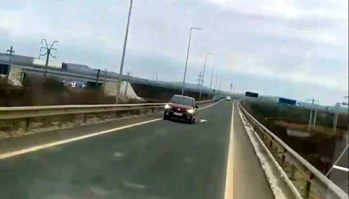 Mașina circula pe contrasens pe breteaua autostrăzii FOTO capturi video Youtube
