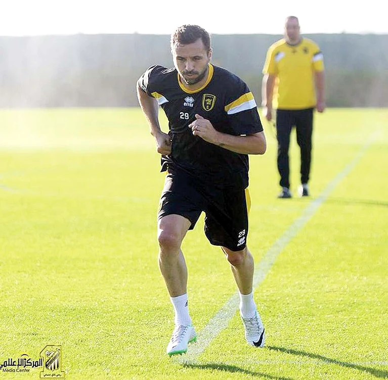 
    Sânmărtean, la  primul antrenament  pentru noua sa  echipă, Al-Ittihad  