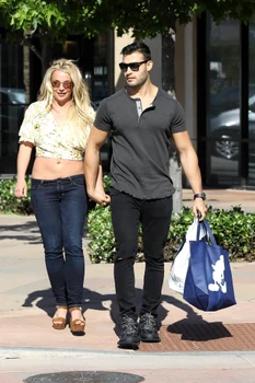 Britney Spears și Sam Asghari au fost văzuți la cumpărături în Louisiana, acum două săptămâni jpeg