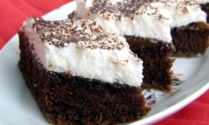 prajitura zi si noapte cu bezea 580x400 jpeg