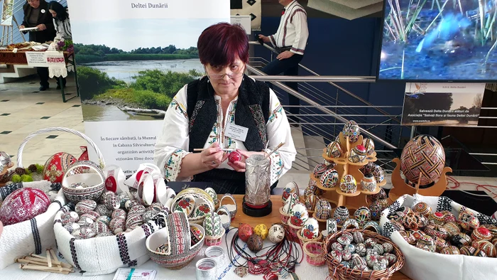 
    Zilele acestea, 20 și 21 aprilie, Muzeul Satului este pregătit de Paște. Este organizat un atelier special unde puteți învăța de la meșteri populari autentici să încondeiați ouă FOTO: Florin Șuler  