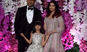 Aishwarya Rai Bachchan, alături de fiica Aaradhya şi soţul Abhishek Bachchan jpeg