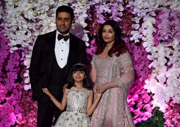 Aishwarya Rai Bachchan, alături de fiica Aaradhya şi soţul Abhishek Bachchan