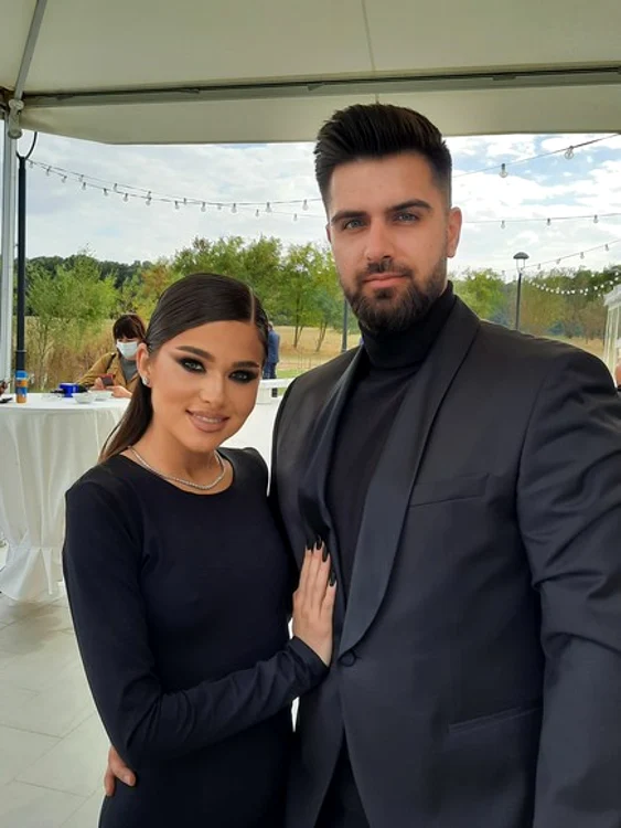 
    De ziua ei, Theo  și-a făcut cadou  mașina mult visată  