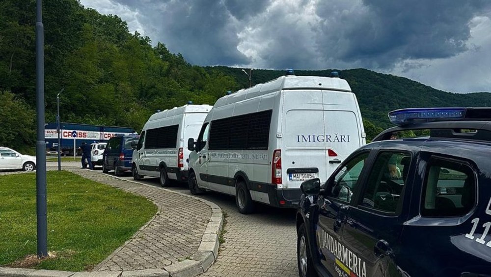  Douăzeci de persoane, din cinci țări, scoase din țară sub escortă de polițiștii din Vest