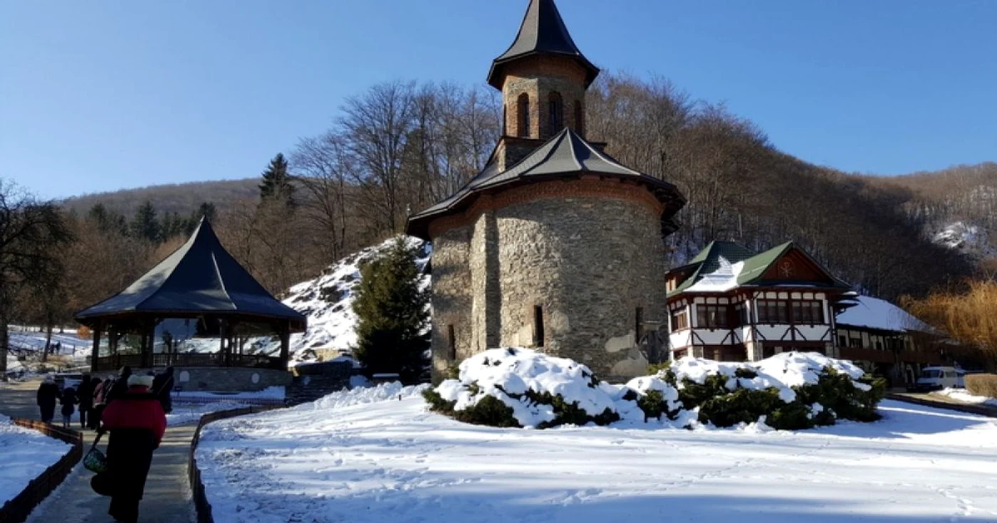 pestera manastirea prislop
