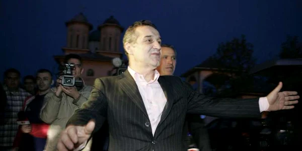 Gigi Becali a fost acuzat de dare de mită