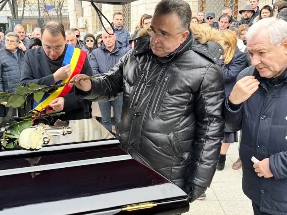 Oprișan, la căpătâiul fostului președinte al CJ Vrancea, Cătălin Toma FOTO: Monitorul de Vrancea