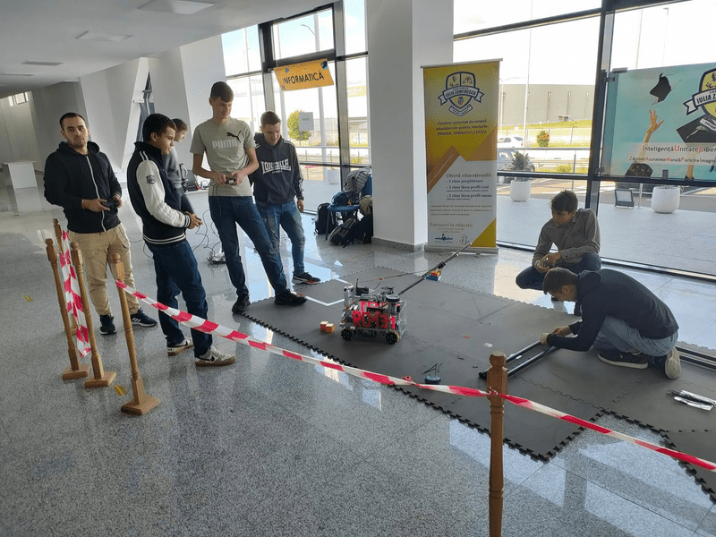 Romanian Science Festival este în Argeș. Atelierele de robotică și inteligență artificială, printre atracții 