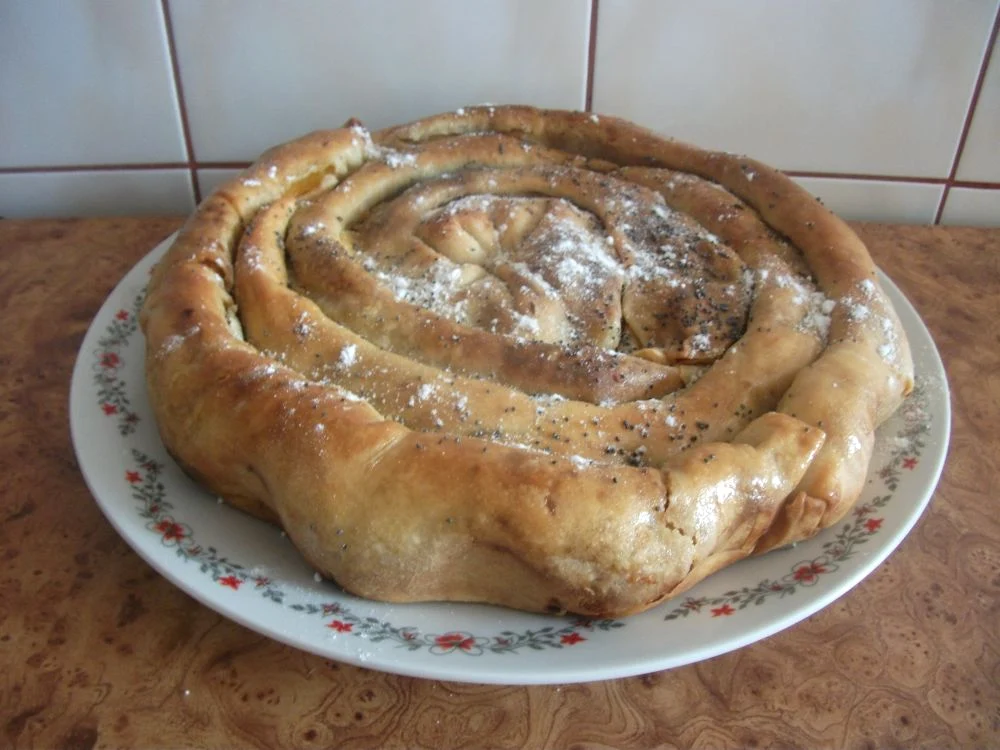 placinta dobrogeana cu branza si stafide jpeg