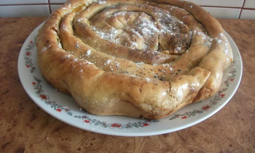 placinta dobrogeana cu branza si stafide jpeg