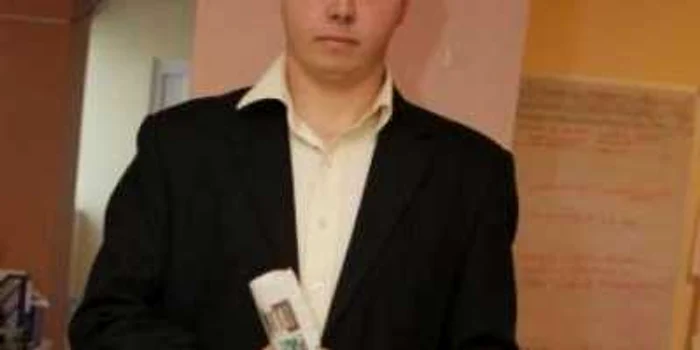Andrei Săvulescu este student la Facultatea de Ştiinţe Sociale a Universităţii din Craiova.