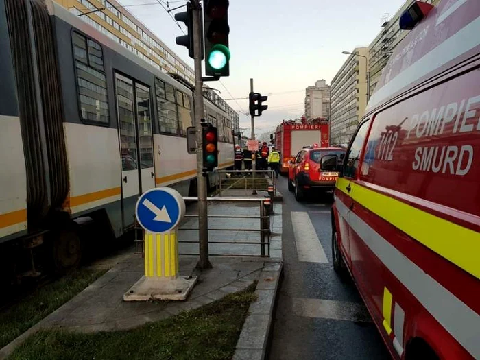 Bărbatul s-a dezechilibrat, iar tramvaiul l-a accidentat