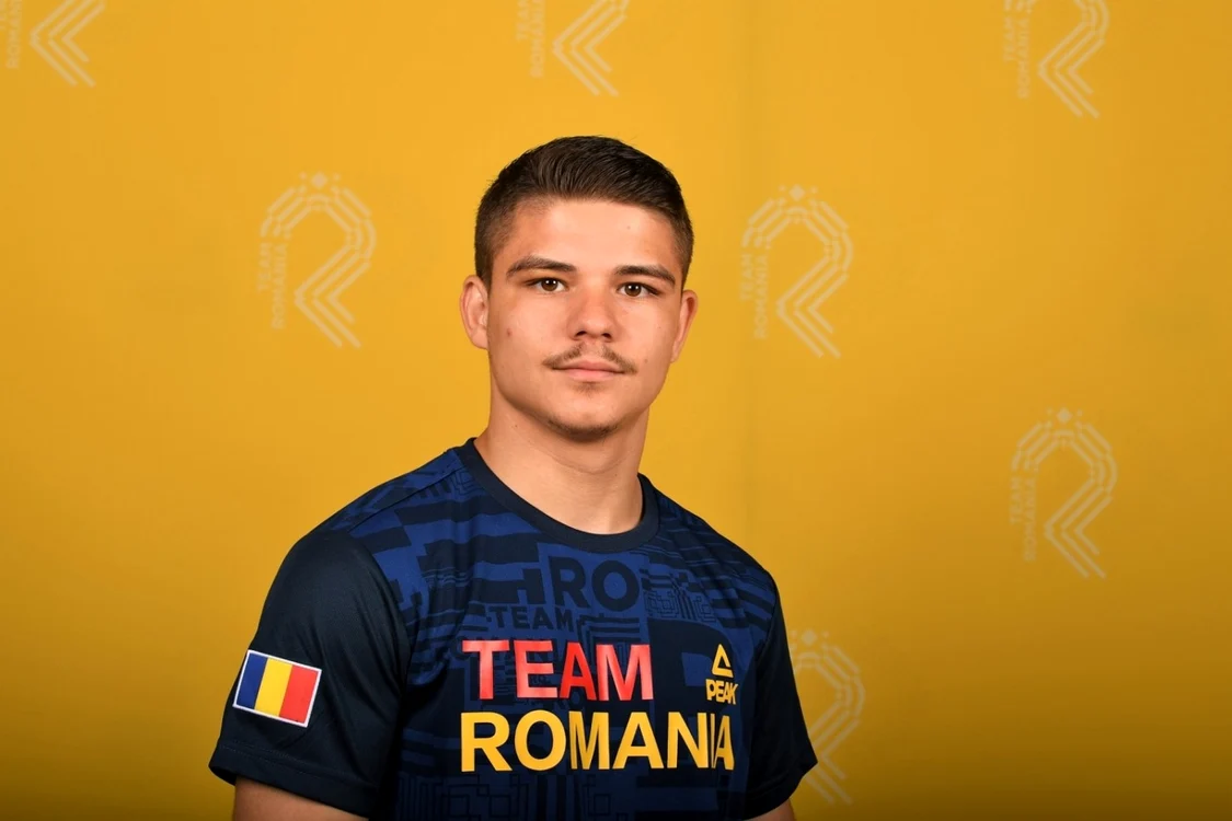Cosmin Gîrleanu are 1,60 de metri înălţime