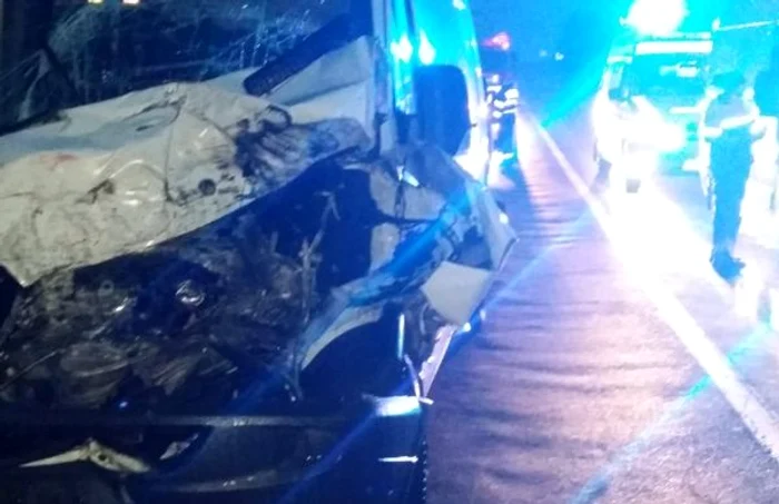 Microbuzul implicat în accident FOTO ISU Timiş