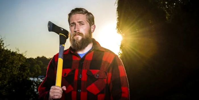 
    Lumbersexualul poartă cămăşi flanelate şi are o bărbă deasăFoto: Elite Daily  